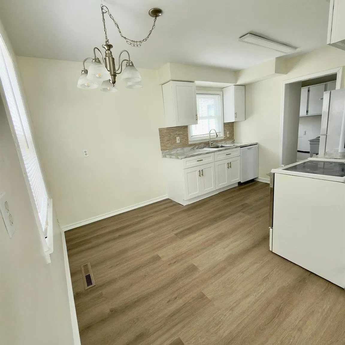 3 bed, 1.0 bath, 986 sqft, $1,700 — Photo 4