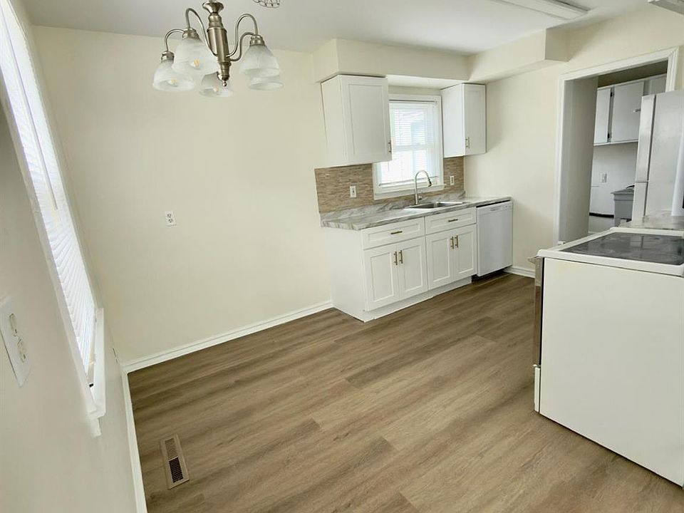 29814 Dover St, photo 4