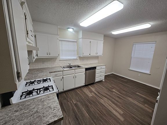4th image of 2704 85th St