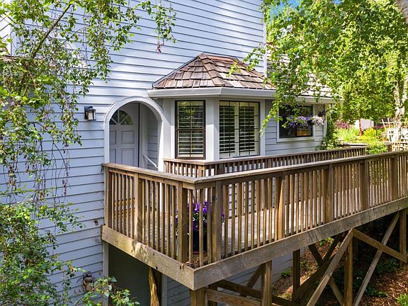 4th image of 137 Southampton Ln #A