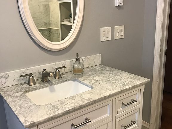 Bathroom vanity