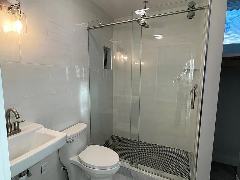1930 Hubbard St #1 — Photo 9