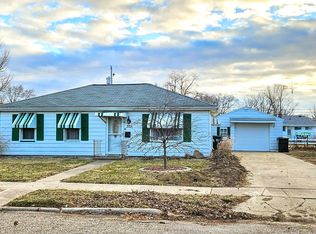 355 Iris Ct, Canton, IL 61520