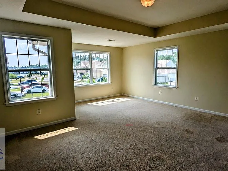 409 Valdez Ct — Photo 11