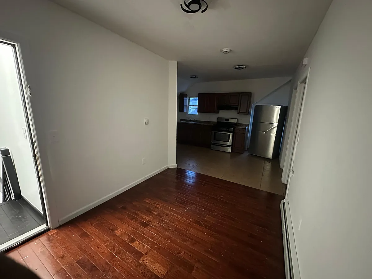 Building Photo - 460 E 26th St #3