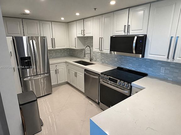 4th image of 1627 SW 37th Ave APT 1106