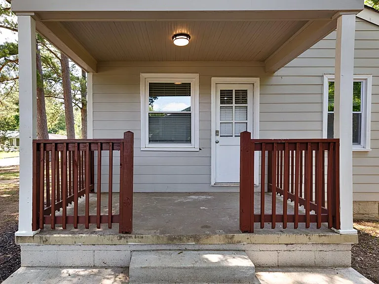 914 Linwood Dr NW — Photo 3