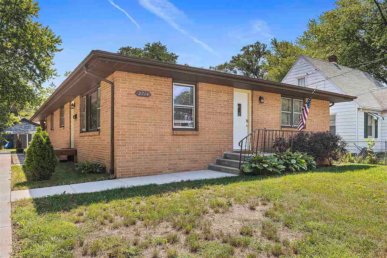 2714 10th St photo 1