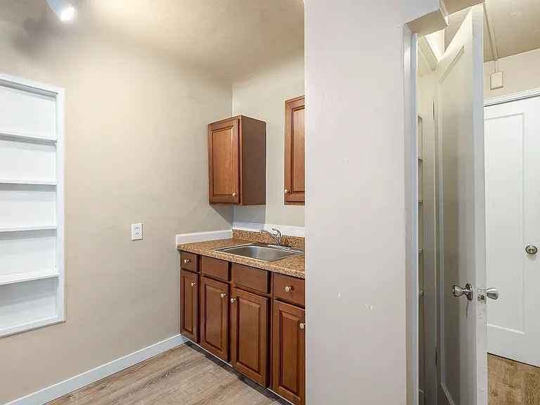 5020 22nd Ave NE — Photo 8