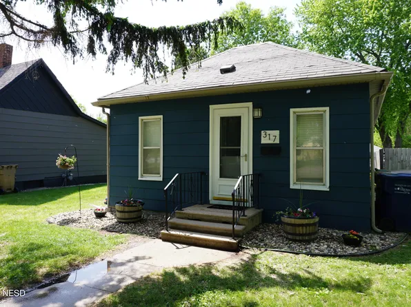 317 S Maple St, Watertown, SD 57201