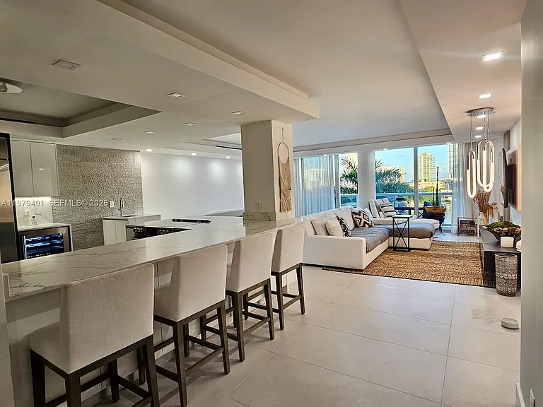 900 Bay Dr #524 — Photo 11