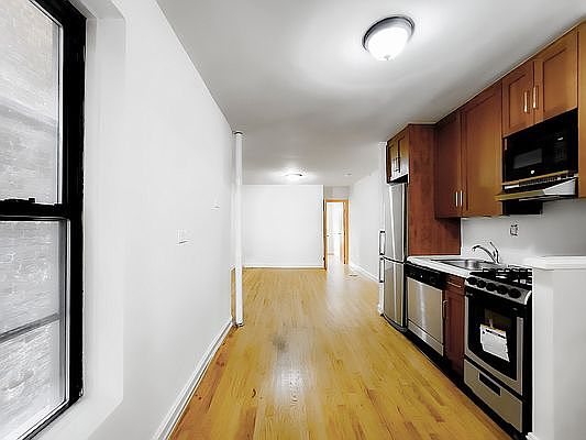 2nd image of 215 E 84th St APT 4C