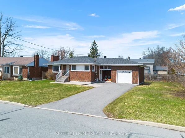 1307 Princess St, Cornwall, ON K6J 1S4