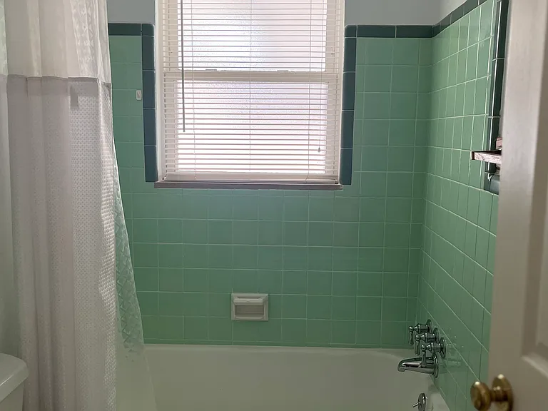 4215 Coffee Dr SW — Photo 8