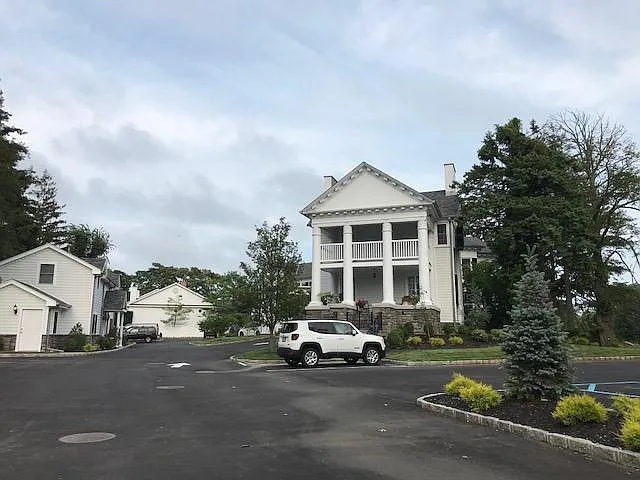 Fairfield Arnold Manor At West Islip — Photo 11