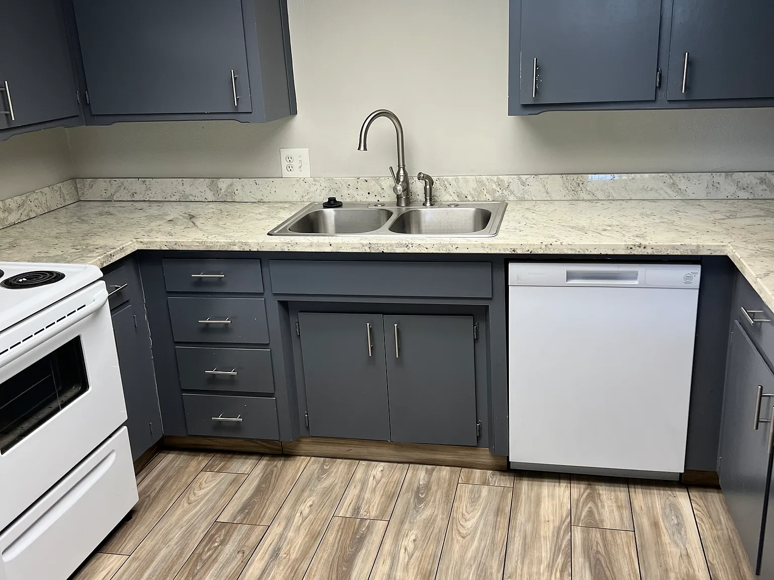 2 bed, 1.5 bath, 988 sqft, $1,500 — Photo 2
