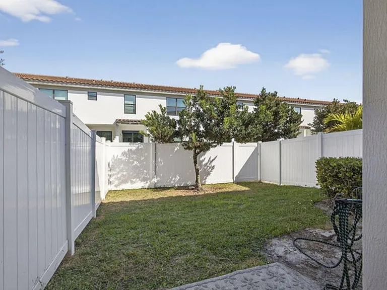4408 Hemlock Dr — Photo 19
