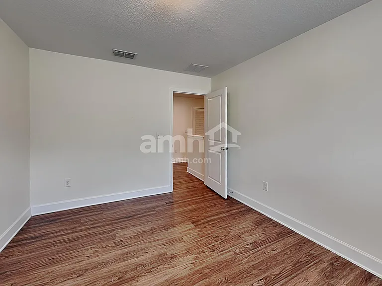 919 Walden Pond Dr — Photo 17