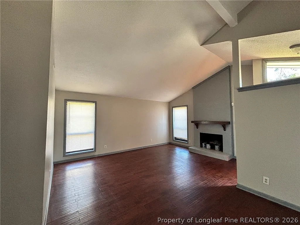 3 bed, 2.0 bath, 1258 sqft, $1,350 — Photo 2