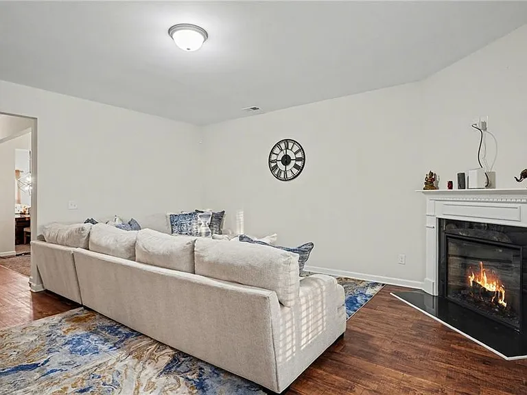 1241 England Ter — Photo 2