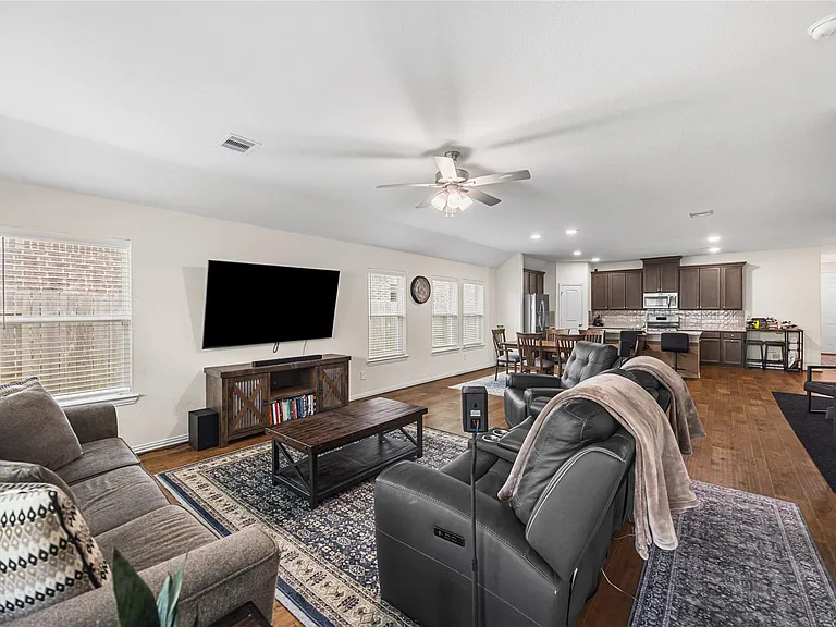 15014 Wiltshire Castle Ln — Photo 12