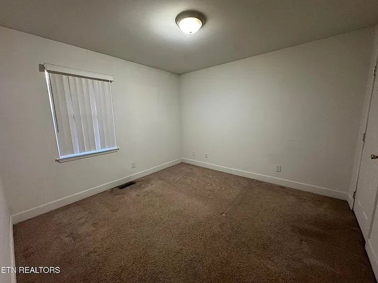 715 Gloucester Ave — Photo 16