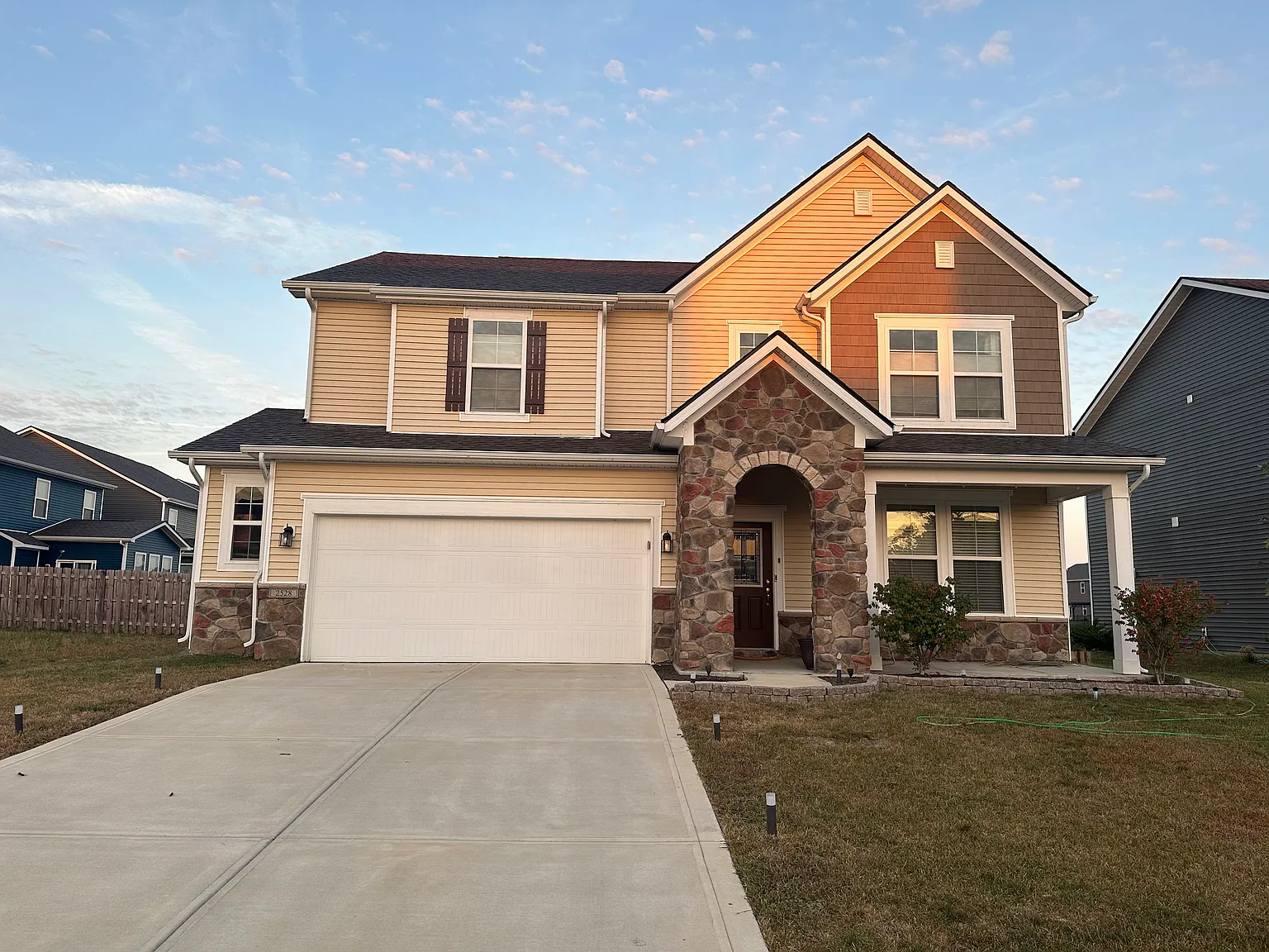 3 bed, 2.5 bath, 2381 sqft, $2,500 — Photo 2