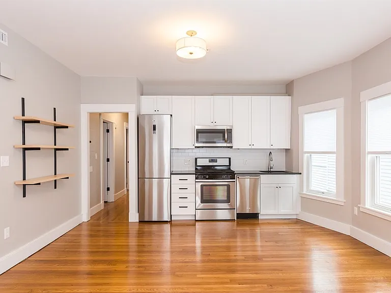 127 Hudson St #1 — Photo 2