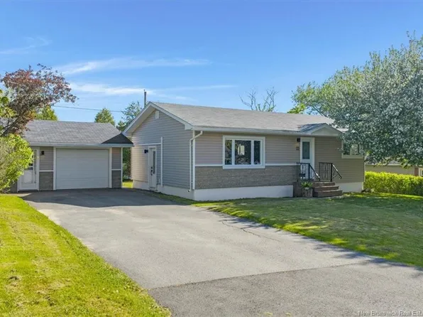22 Alpine St, Saint John, NB E2J 2X2