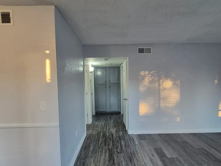 February Free Rent! Brand New Flooring Throughout! Private Laundry & Private Storage! Like New Re... — Photo 6
