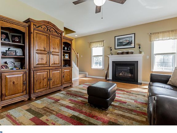 5th image of 70 Chancellorsville Cir