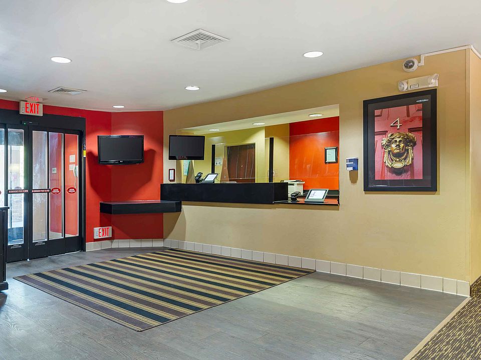 Lobby and Guest Check-in
