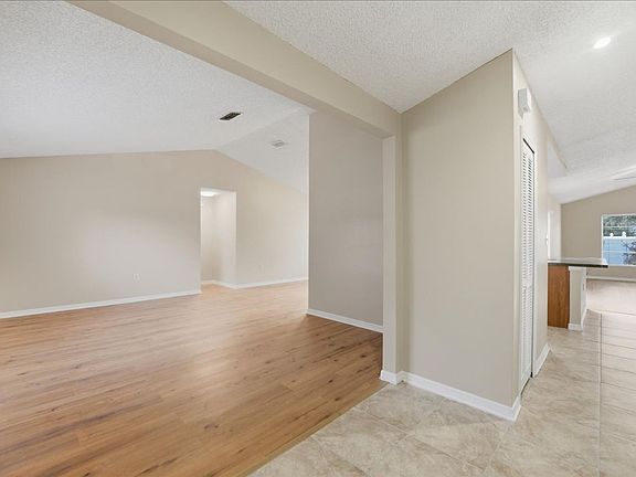 3rd image of 1033 Catfish Creek Ct
