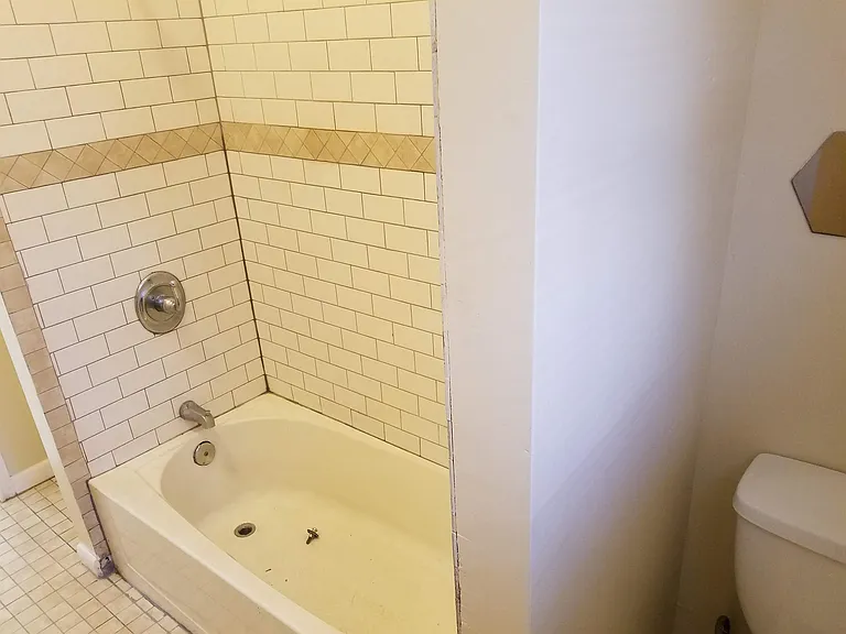 1323 W Butler St #1 — Photo 13