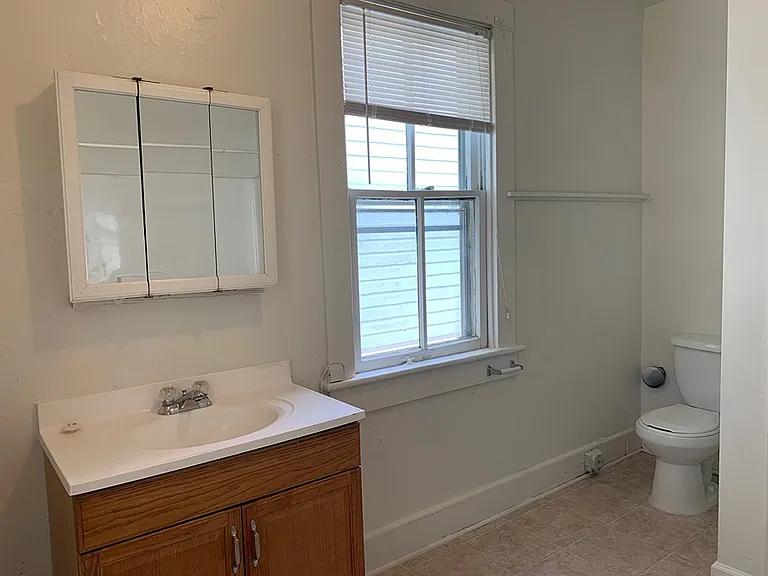 4610 Killam Ave — Photo 12