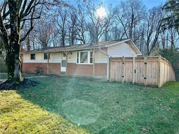 42 Juanita Dr, Zanesville, OH 43701