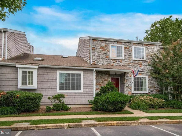 4 Lantern Ln, Wayne, PA 19087