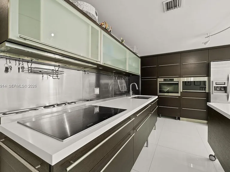 6000 Collins Ave #517 — Photo 11