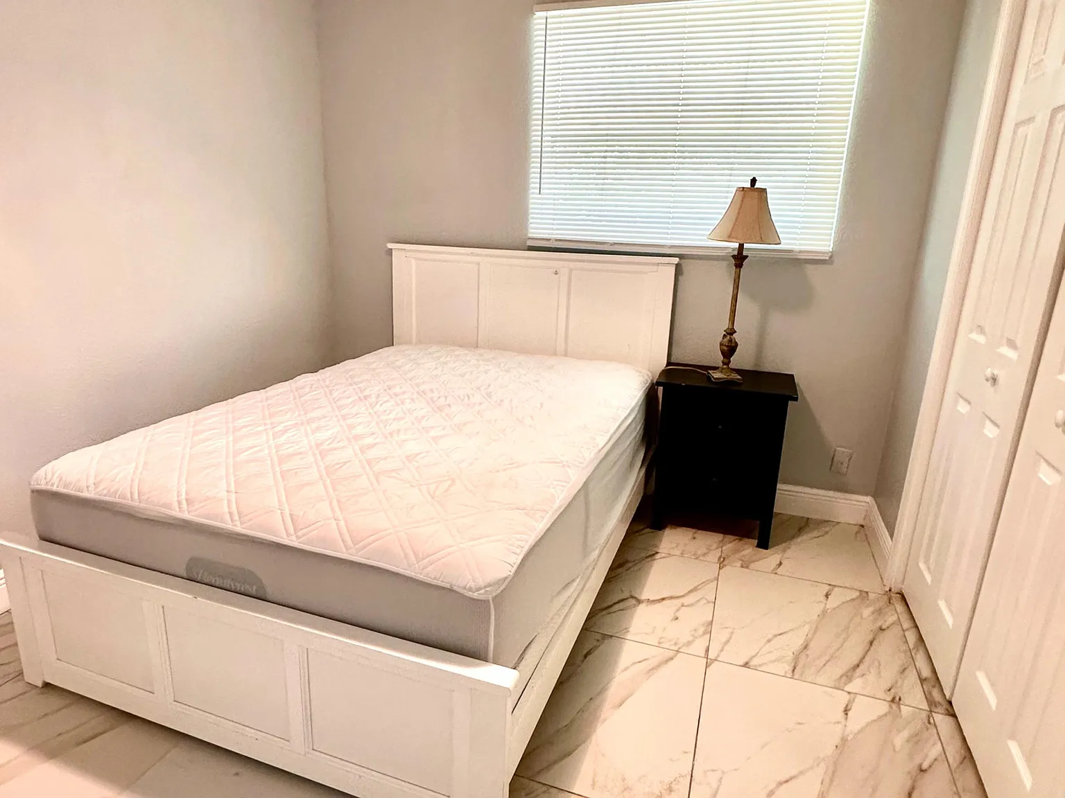 4 bed, 1.0 bath, 1320 sqft, $888 — Photo 2