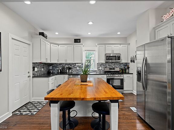 2nd image of 2115 W 93rd St