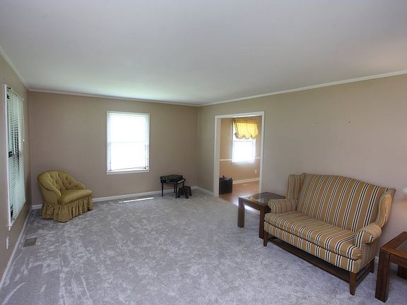 3rd image of 333 Hillwood Dr