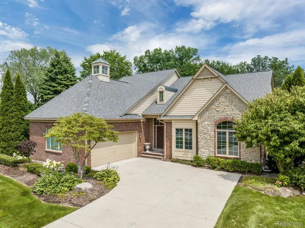 7122 Talnuck Ct, Clarkston, MI 48348
