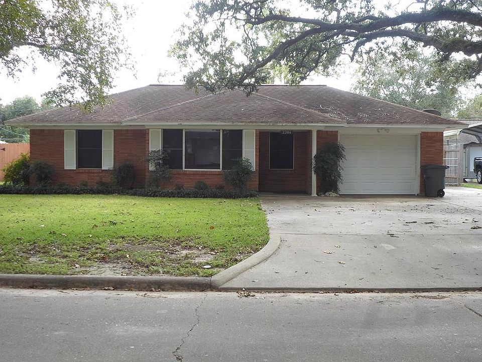 1st image of 2204 Hillcrest Dr
