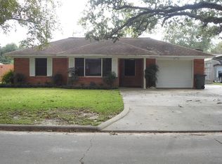 2204 Hillcrest Dr, Bay City, TX 77414