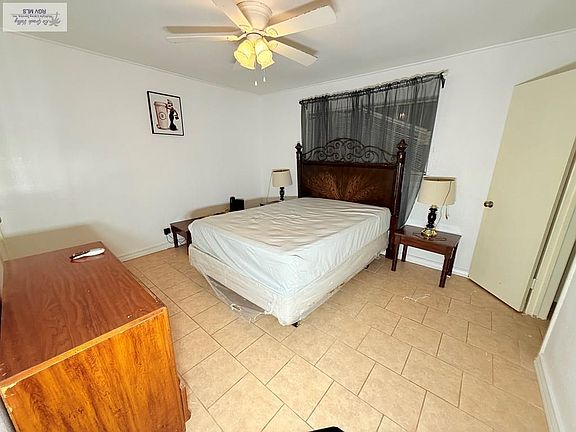 3rd image of 1900 E Elizabeth St #106