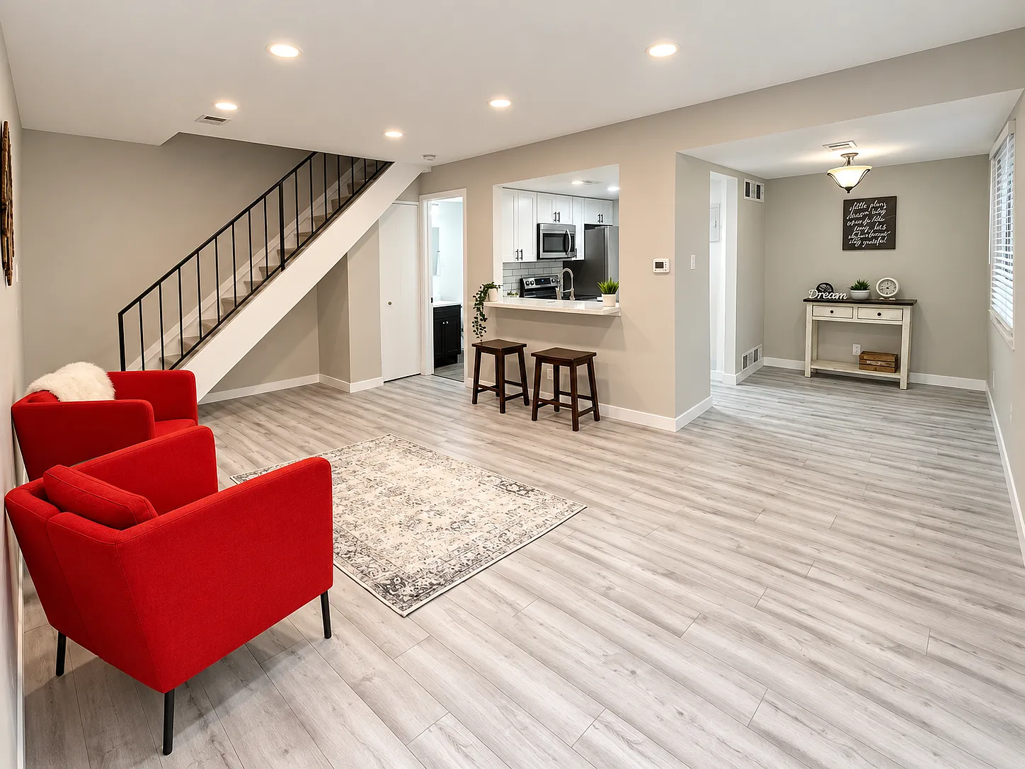 1250 S Monaco Pkwy — Photo 3
