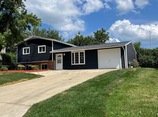 573 Redwood Rd, Bolingbrook, IL 60440