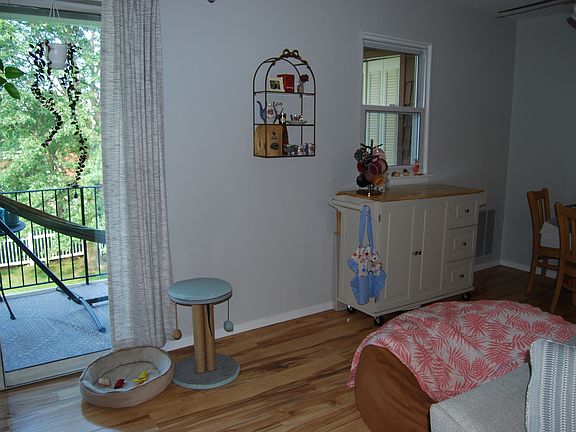 5th image of 67 E Broadway