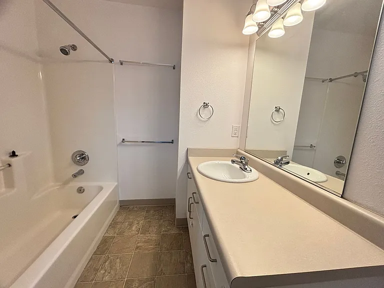 6931 N Borthwick Ave — Photo 18