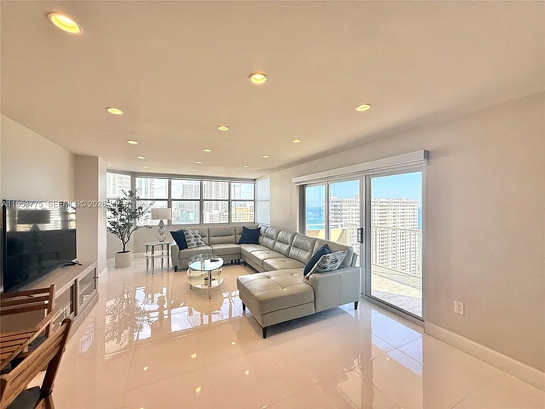 1985 S Ocean Dr #22P — Photo 4
